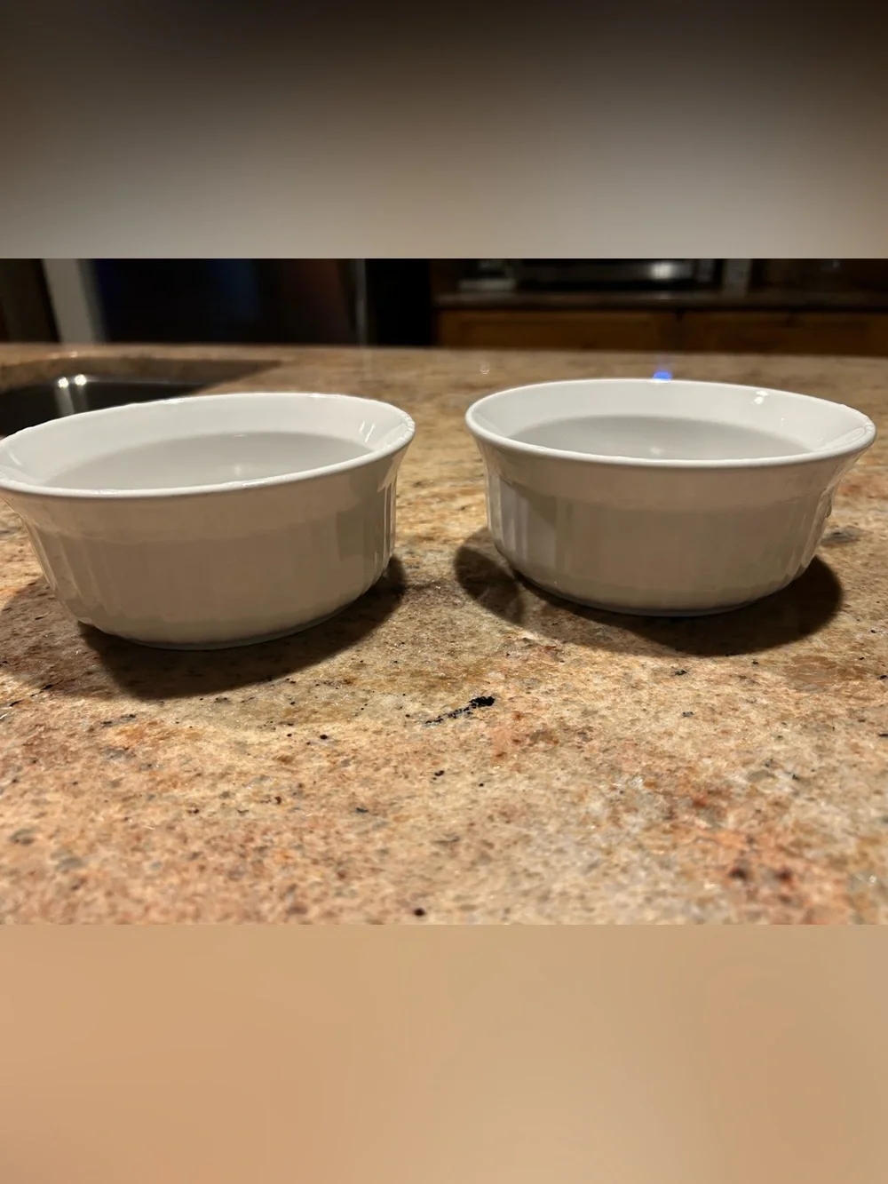 Corningware  French White 16 oz Round Casseroles w/Corning micro cover Set of 2.
